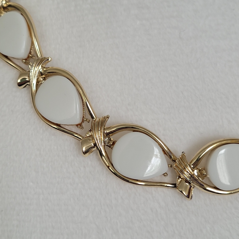 Vintage White Gold Tone Clip-on Earrings Necklace Set - Picture 7 of 8